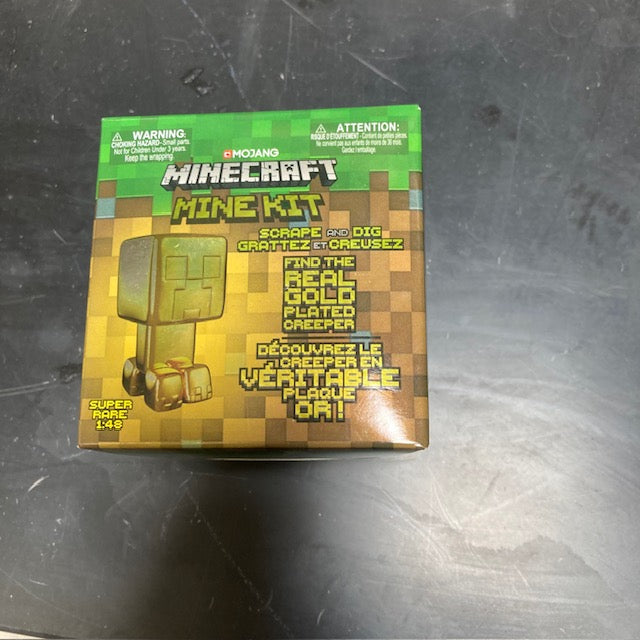 Minecraft Adventure Chest Mine Kit Scrape & Dig