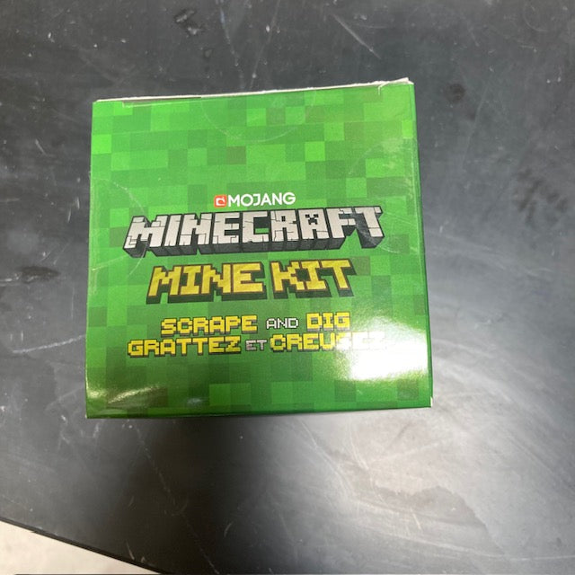Minecraft Adventure Chest Mine Kit Scrape & Dig