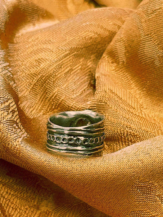 women's ring, fantastical, magical, shiny, silver, banded, ringed, oval stone size 5-10