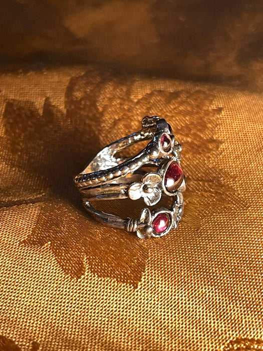 women's ring, mythical, magical, fantastical, flowers, red stones, silver